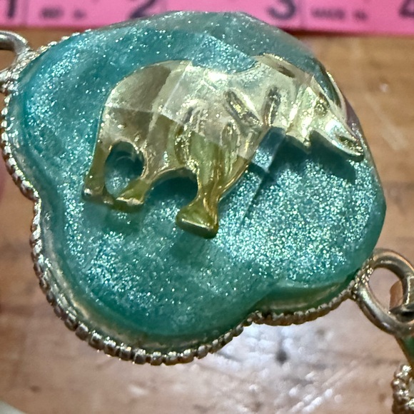 Elephant Bangle Bracelet Turquoise and Goldtone - Picture 3 of 7